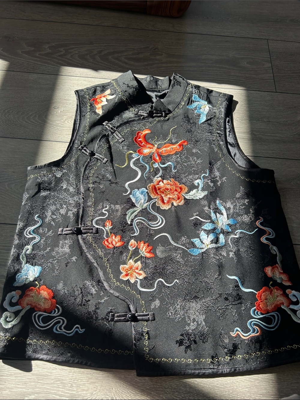 Embroidered Black Floral Mandarin Collar Sleeveless Top